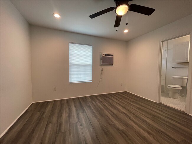 Building Photo - 229 Neyland St