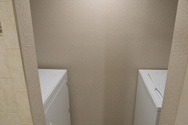 Building Photo - 70 Lake Arbor Dr