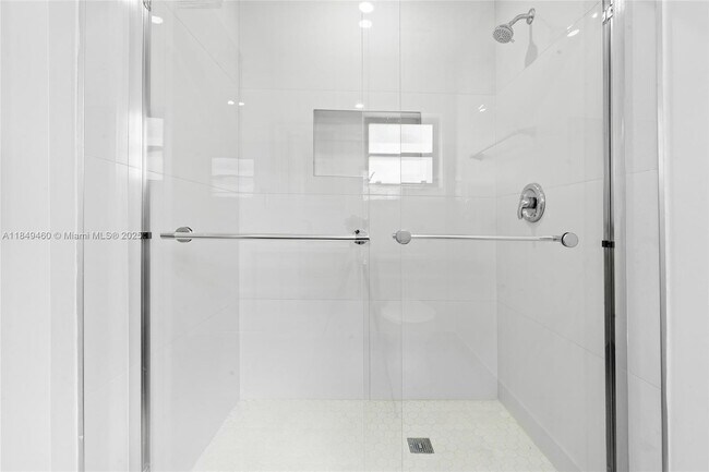 Building Photo - 5402 SW 138th Pl