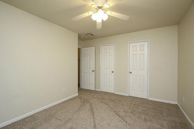 Building Photo - 29619 S Legends Bend Dr