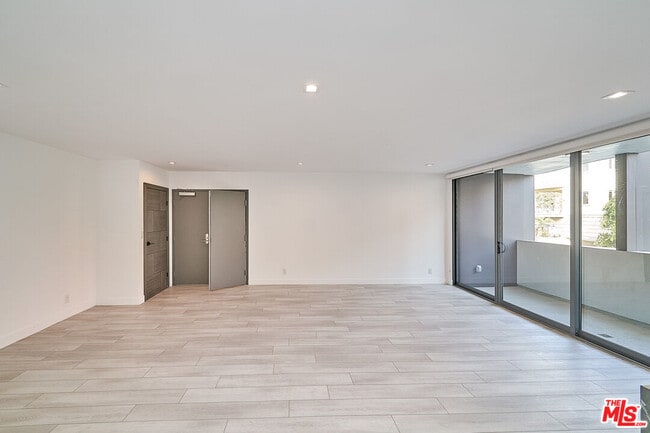 Building Photo - 145 S Maple Dr