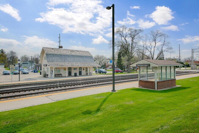 Building Photo - 5117 Fairview Ave