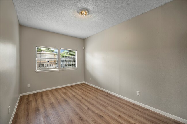 Building Photo - 7120 Deer Creek Ct