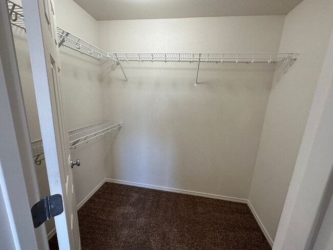 Building Photo - Spacious 2 bed/2.5 bath with bonus room townhome off Road 68