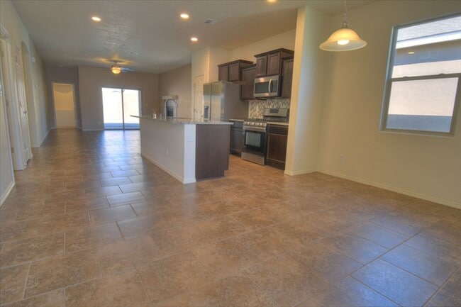 Building Photo - RIo Rancho at it BEST !!!