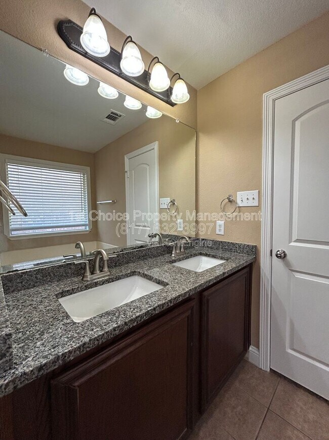 Building Photo - 5865 Fir Tree Ln