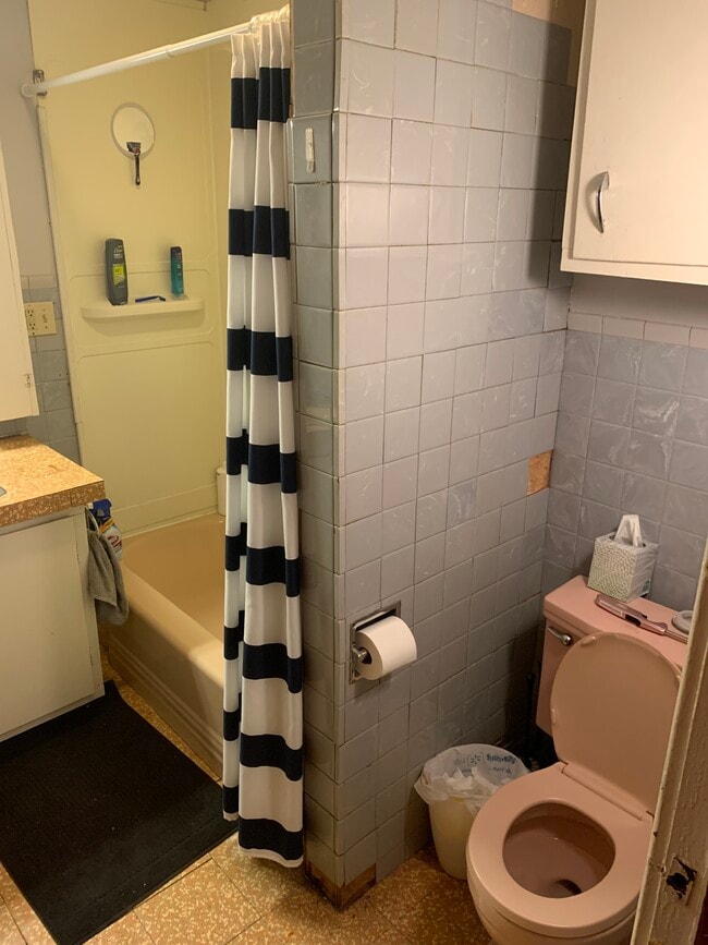 Bathroom - 1409 Main St