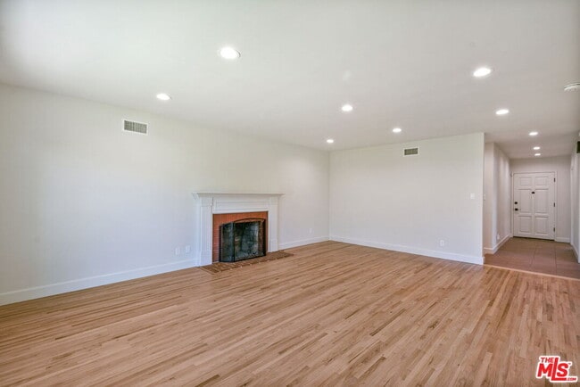 Building Photo - 5911 S Corning Ave