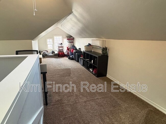 Building Photo - 1149 S Lk St