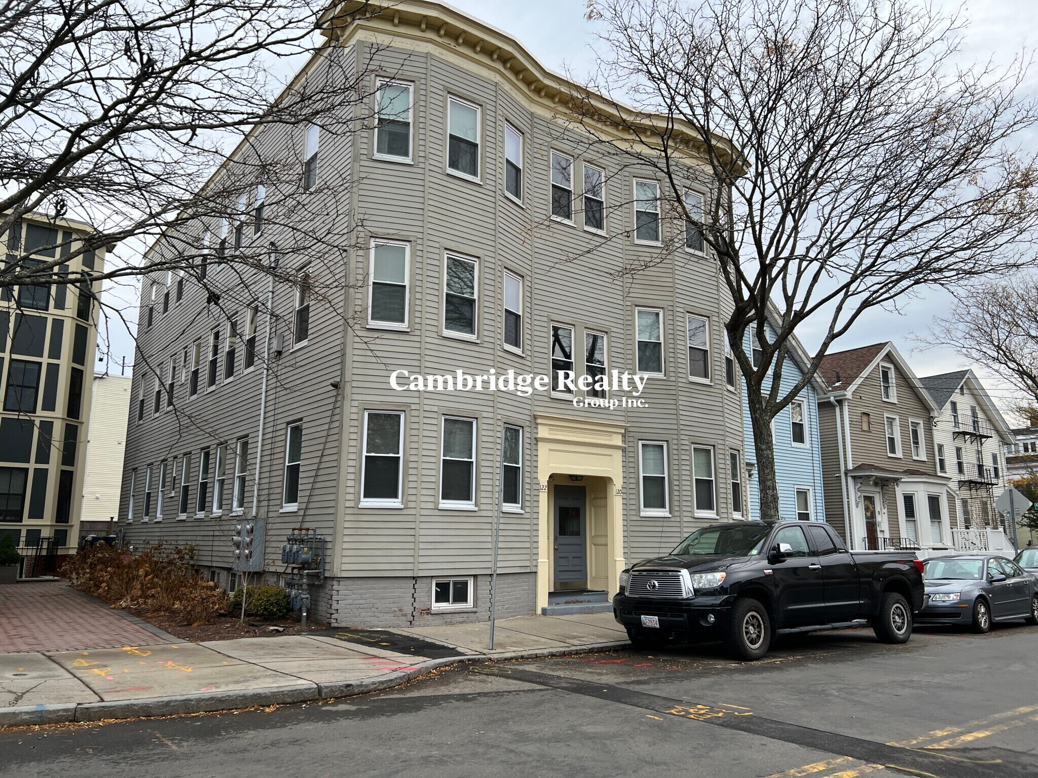 Building Photo - 118 Columbia St