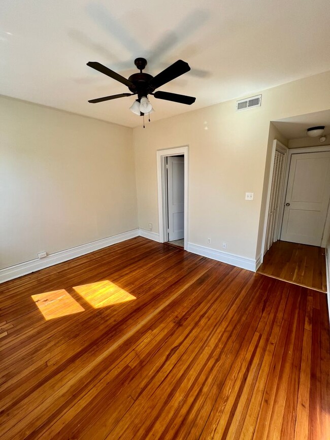 Building Photo - 3117 Grove Ave