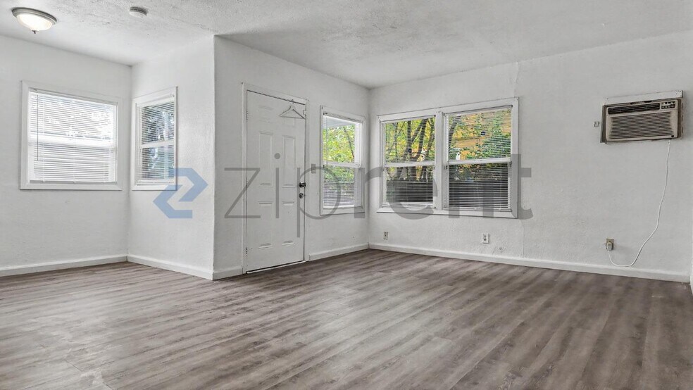 Building Photo - Unit