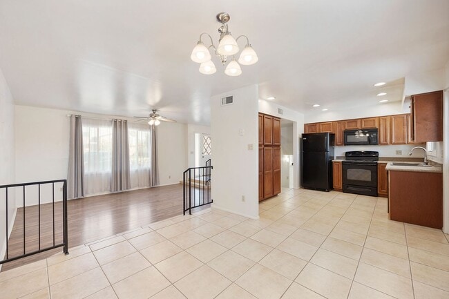 Building Photo - Great Location close to Old Town Scottsdale!