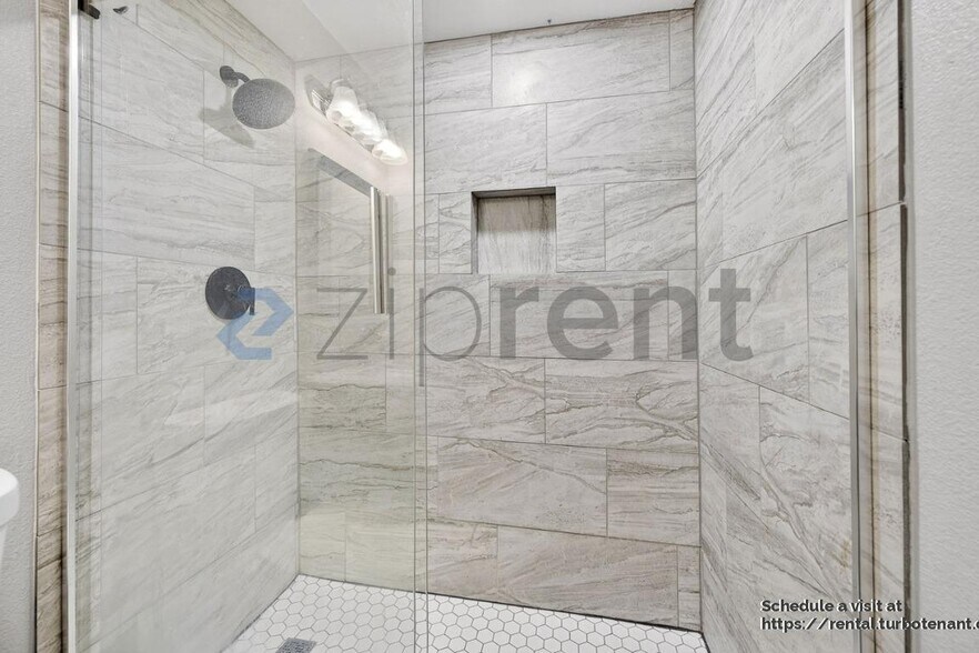 Building Photo - 2505 Clearwood Dr