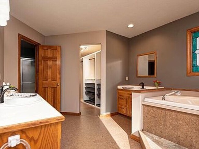 Building Photo - Executive 4 Bedroom 4 Bath 3+ Car Garage -...