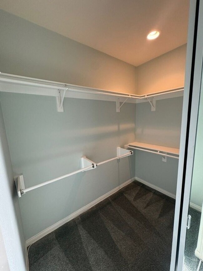 Building Photo - spacious 2 bedroom 2 bath home with office in Del Webb