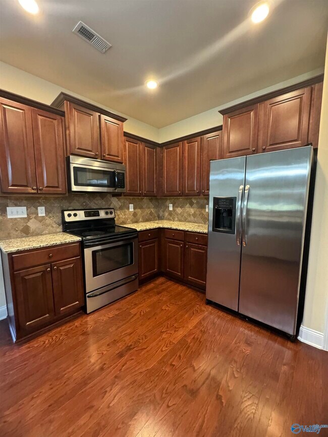 Building Photo - 475 E Mossyleaf Dr SW