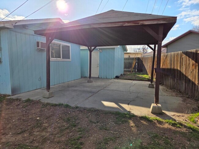 AWNING AREA - 258 Knolls Vista Dr