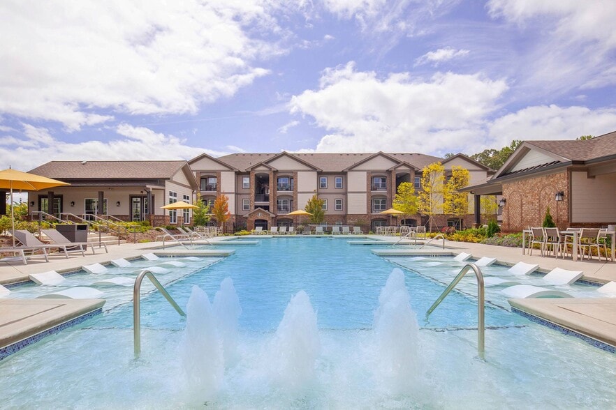 Primary Photo - One White Oak Apartments