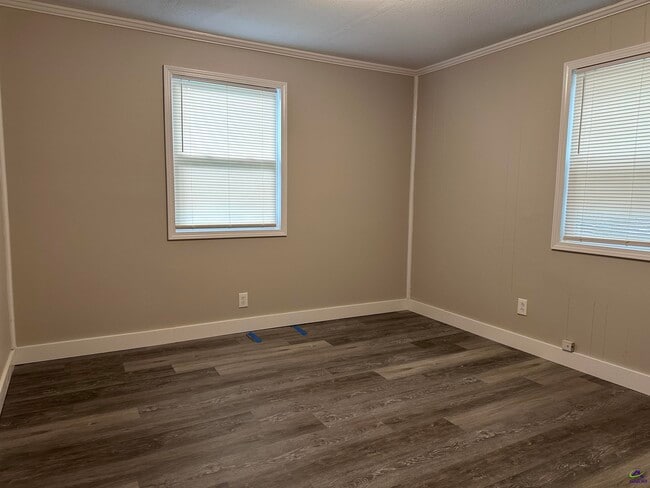 Building Photo - 617 Miller Dr