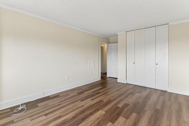 Building Photo - Martha Custis 319_