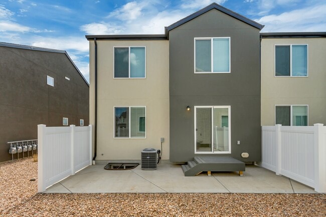 Building Photo - 1487 E 690 N