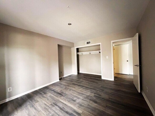 Building Photo - 2928 Parc Lorraine