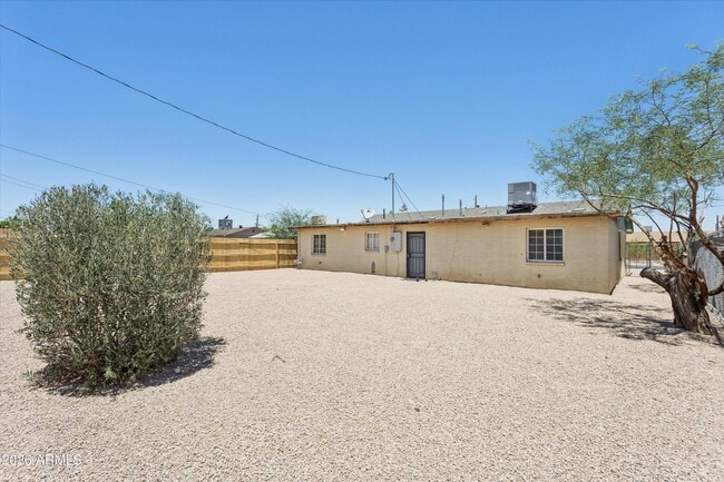 Building Photo - 735 E South Mountain Ave