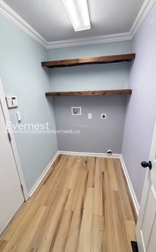 Building Photo - 3 Bed, 4 Bath Home with Fenced Yard & Garage / Pet-Friendly / Available Soon!