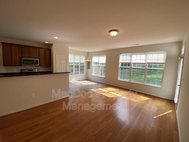 Building Photo - 1012 Maureen Dr