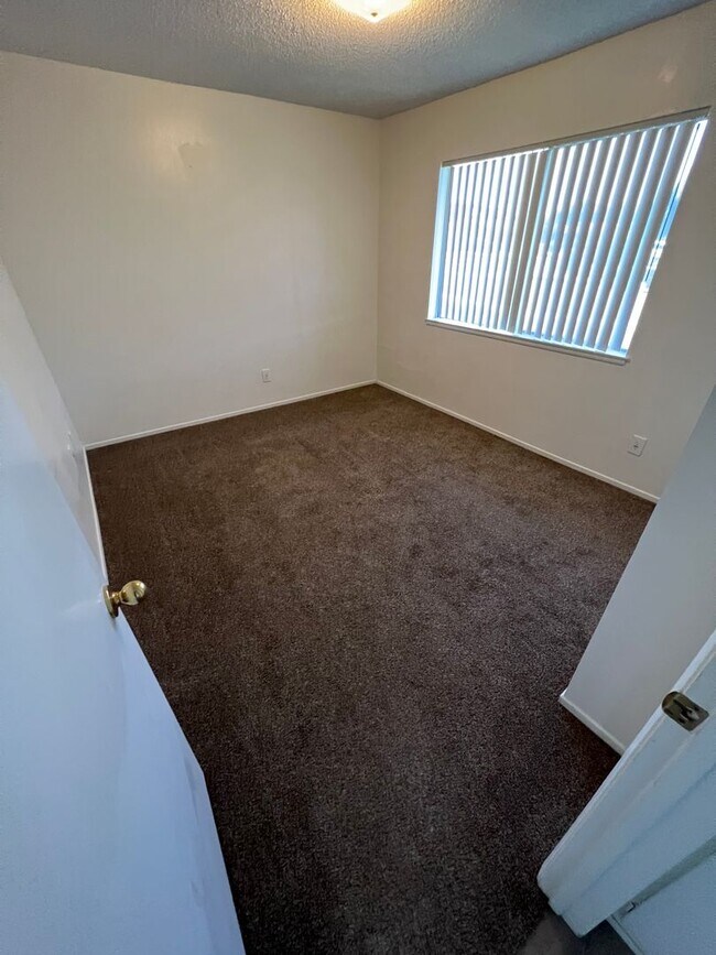Building Photo - 4 bedroom 2 bath,  fenced yard w/ fruit tr...