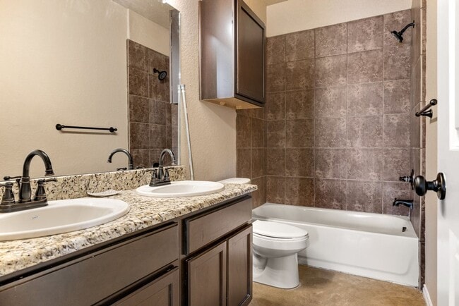 Building Photo - 216 Stone Gate Dr