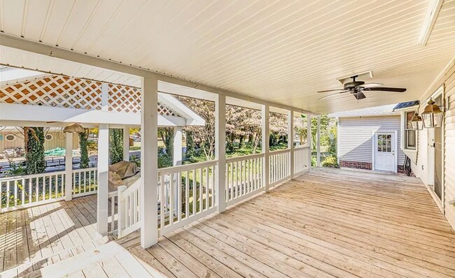 Building Photo - Charming ranch home 3 bedrooms and 2 bathrooms in Burlington w/ 5 garage spaces.