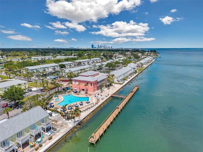 Building Photo - 4768 Coquina Key Dr SE