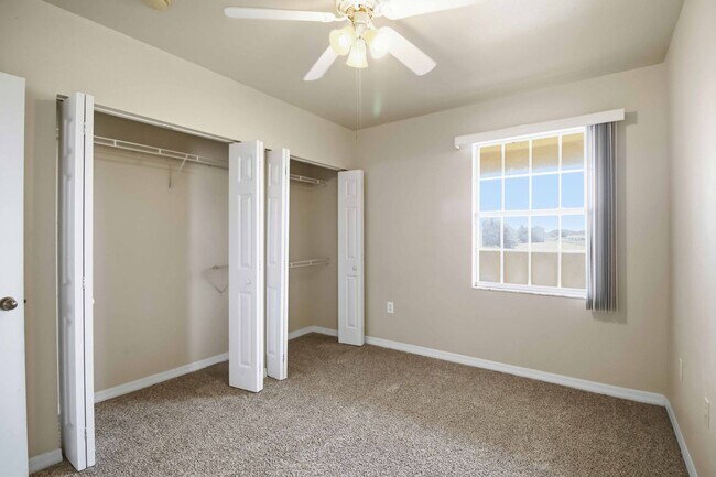 Building Photo - 1020 Villagio Cir