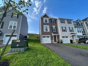 Building Photo - 225 Stonehurst Dr
