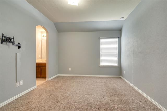 Building Photo - 4112 Hialeah Dr