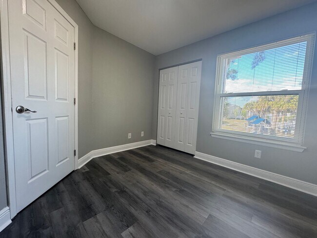 Building Photo - Newly Renovated 2/1 Condo ~ Gated Community near Tuskawilla!