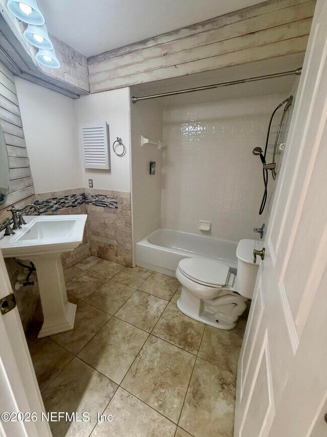 Building Photo - 1523 Blue Heron Ct