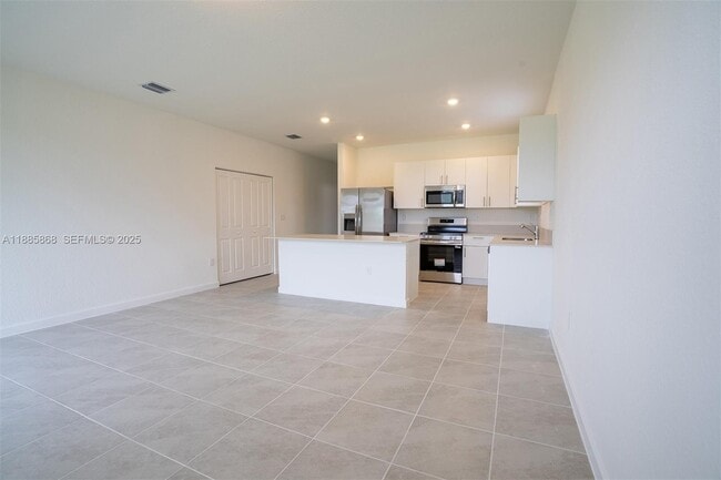 Building Photo - 2972 SE 23rd Ave