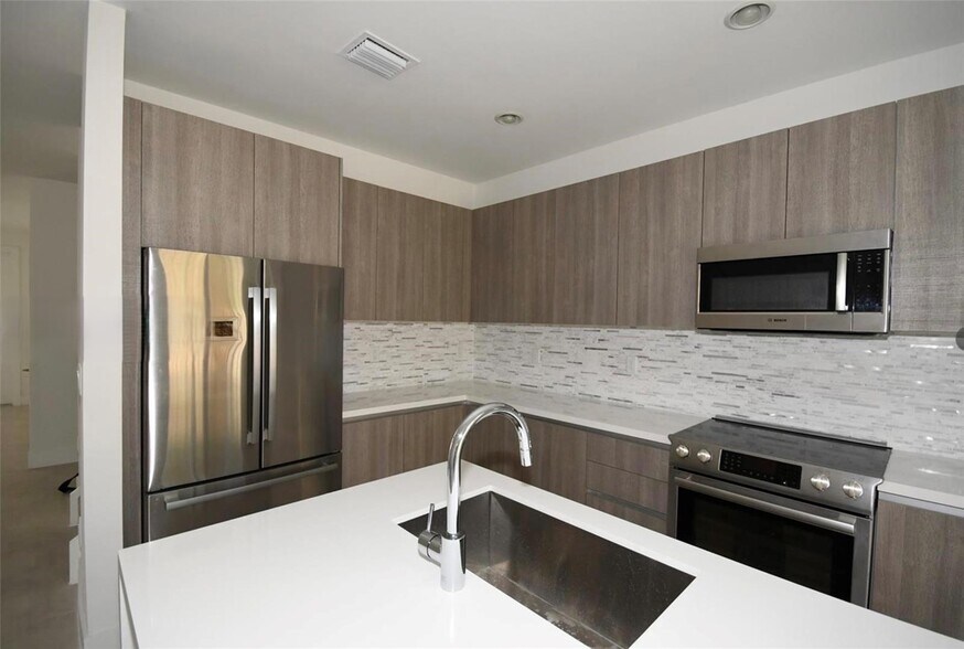 Building Photo - 10259 NW 72nd Ter