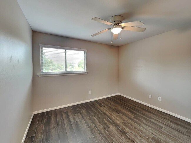 Building Photo - 179 Holly St