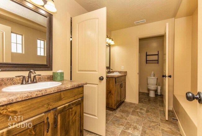 Building Photo - Six-Bedroom Home Includes Casita and RV Parking