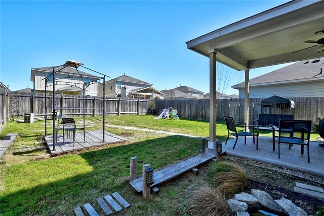 Building Photo - 371 Wapiti Rd