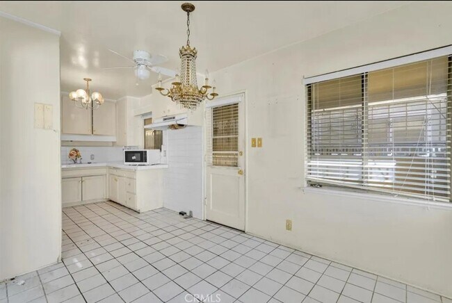 Building Photo - 1105 W 156th St