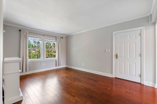 Building Photo - 600 Bashford Ln