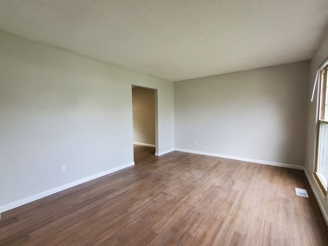 Building Photo - Renovated 4 bed in Westerville!
