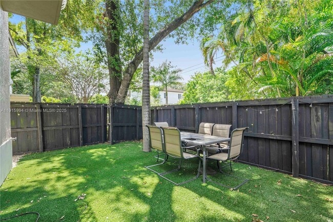 Building Photo - 217 SW 11th St