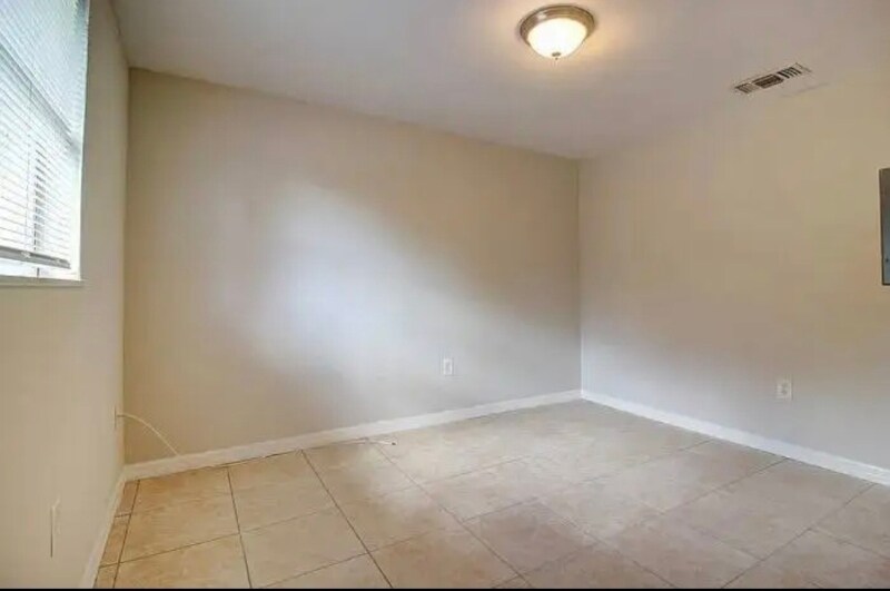 Building Photo - 9311 Loras St