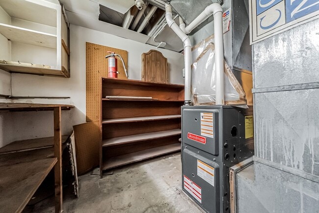 Building Photo - Beautiful 3 beds, 1.5 bathroom home with b...